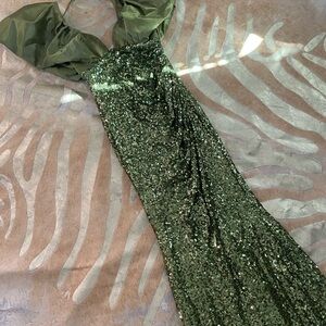 Never worn size 12 beatiful evning gown wedding guest